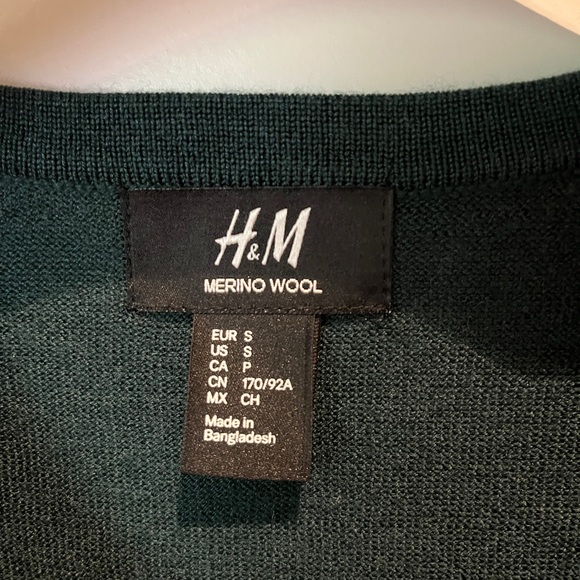 H&M V neck Sweater - Picture 3 of 3
